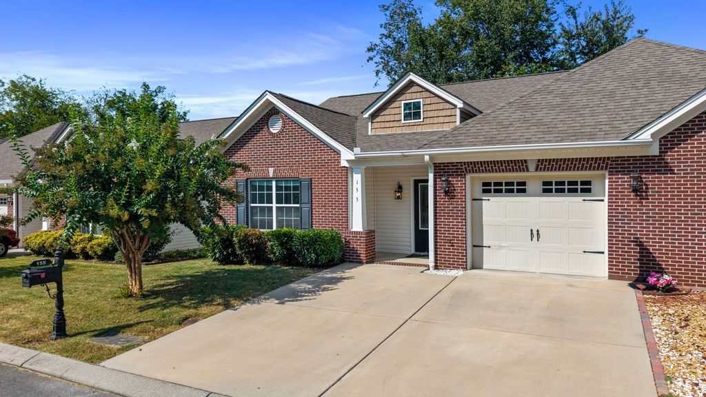 155 Emmyllie Ct Ne, Cleveland