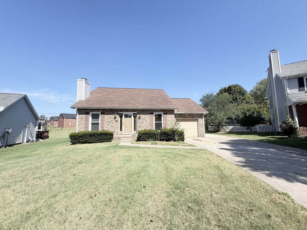 1819 Bourne Cir, Clarksville
