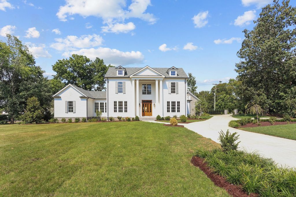 1000 Stonewall Dr, Nashville
