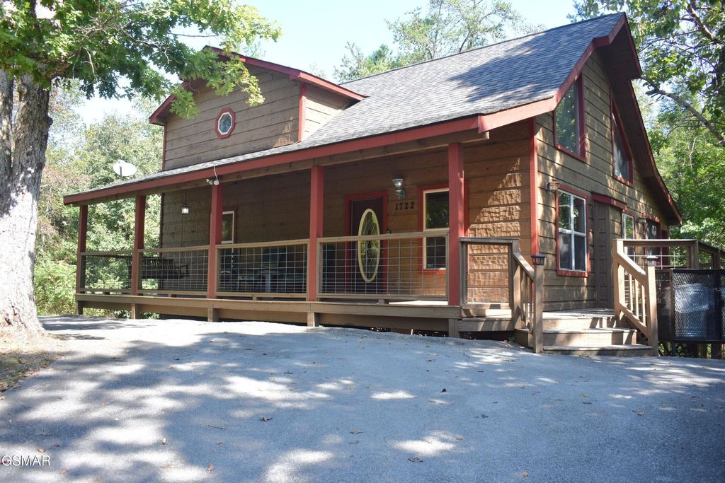 1722 Scenic Woods Way, Sevierville