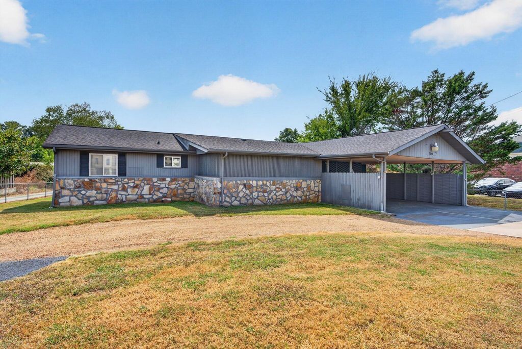 2060 Hamill Road, Hixson
