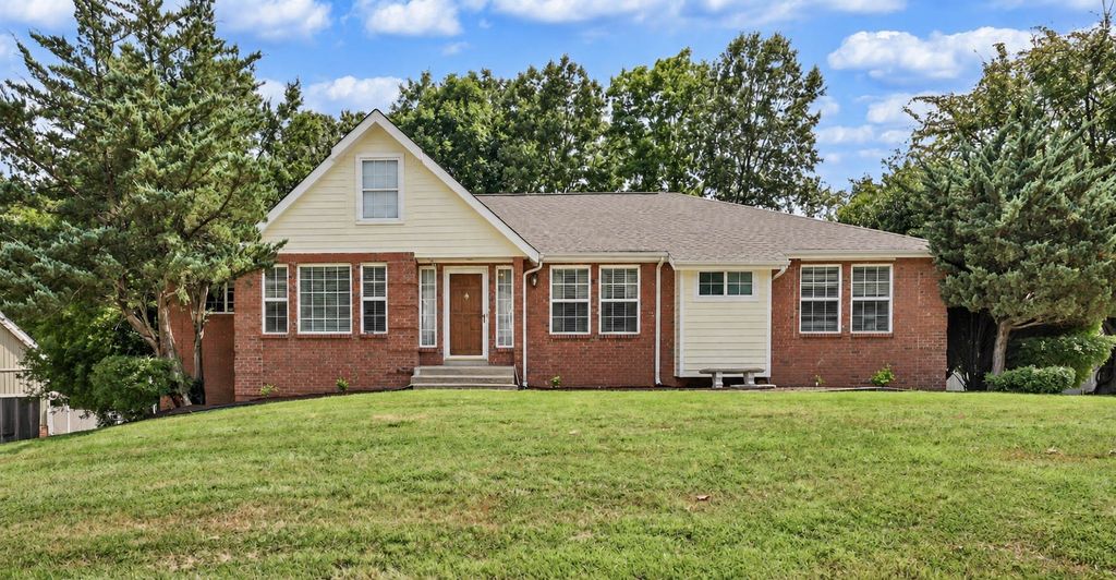 554 Christel Springs Dr, Clarksville