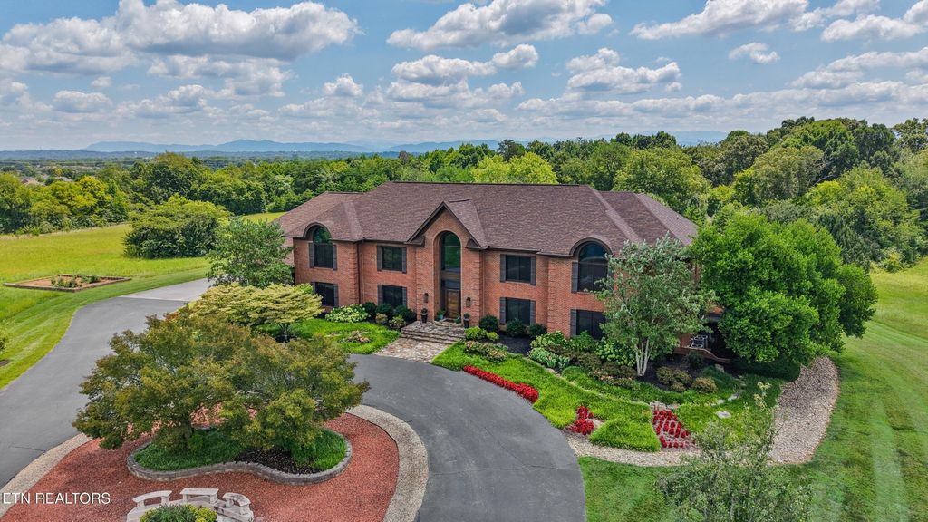 1329 W Hunt Rd, Maryville