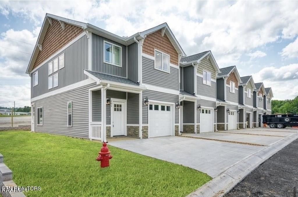1038 E Main St, Livingston