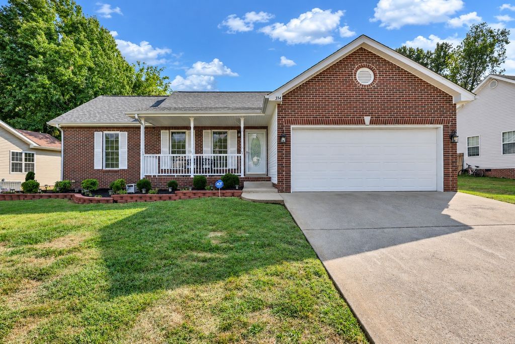 374 Woodtrace Dr, Clarksville