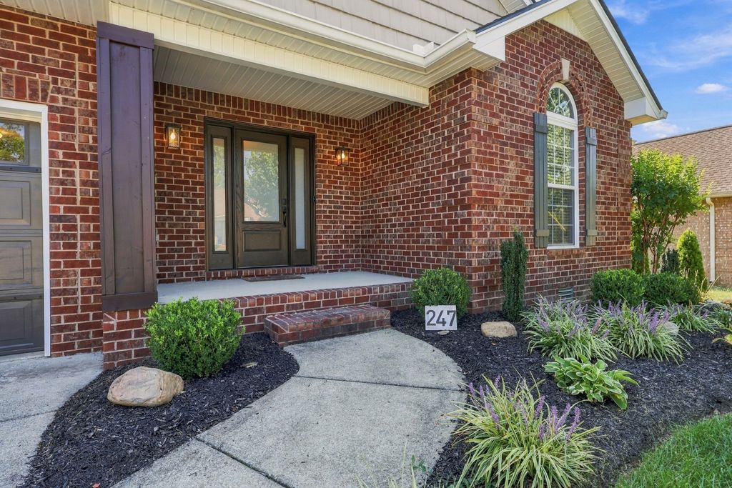 247 Walbrook Dr, Gallatin