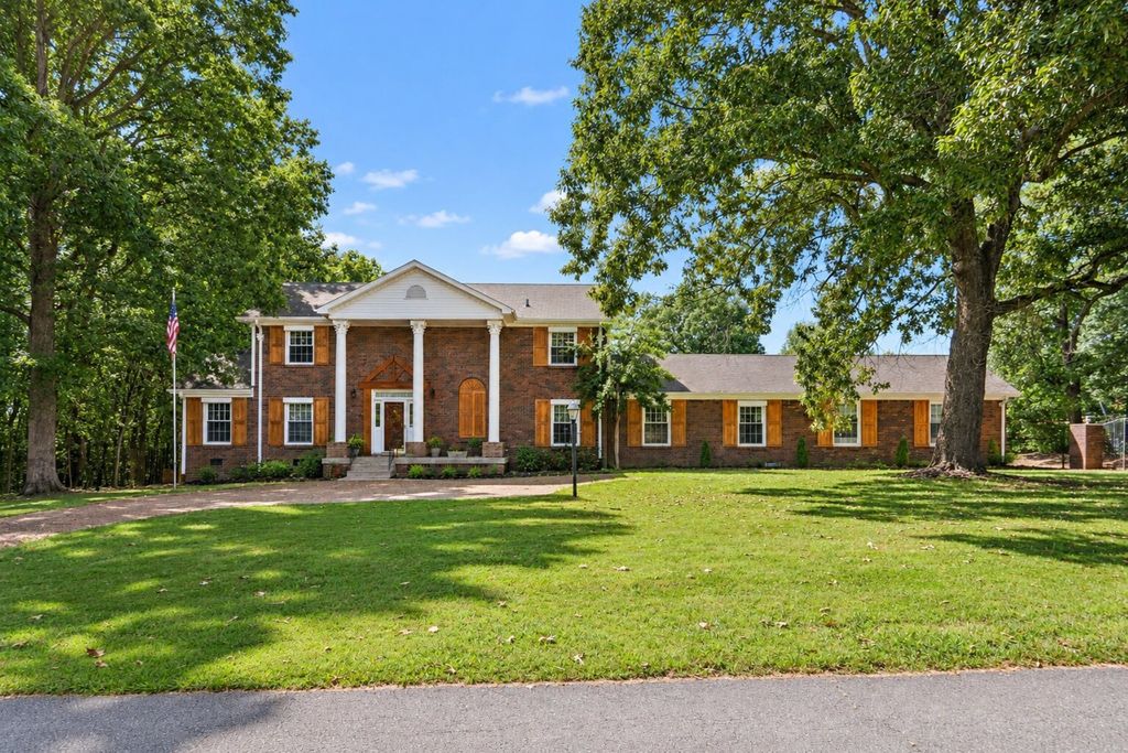 103 Forrest Hills Cir, Dickson