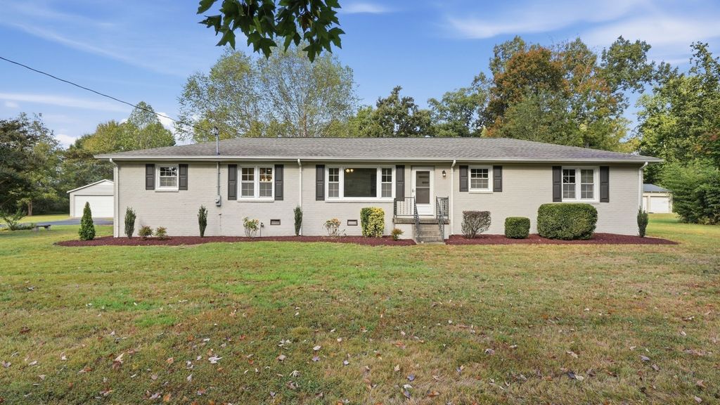 342 Oakwood Ln, Tullahoma