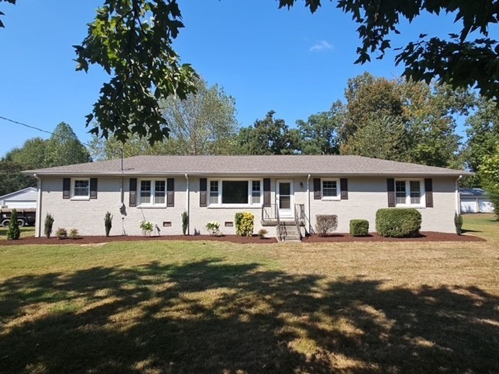342 Oakwood Ln, Tullahoma