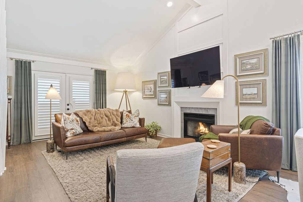 225 Hearthstone Manor Ln, Brentwood
