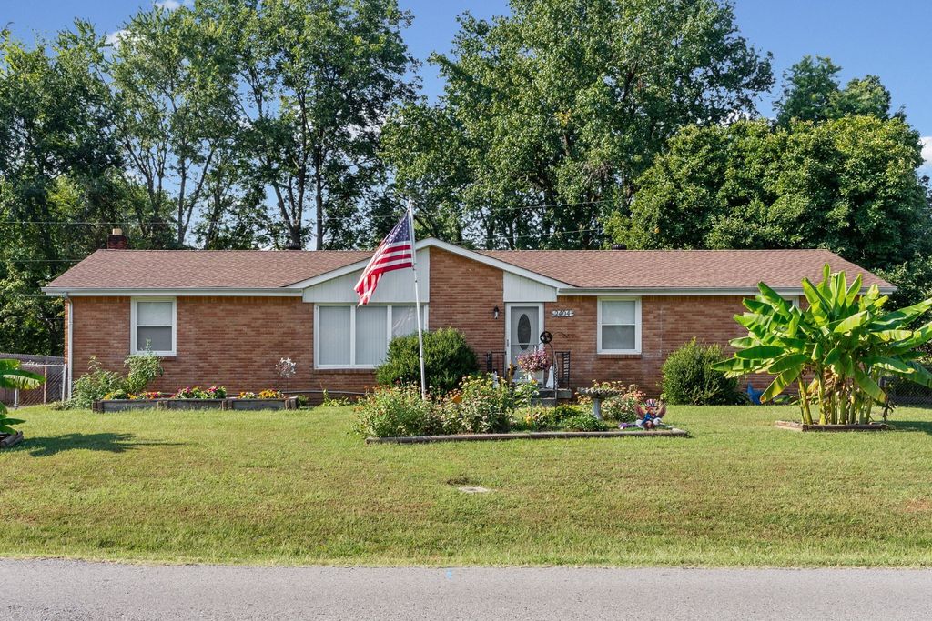 2404 Green Acres Dr, Clarksville