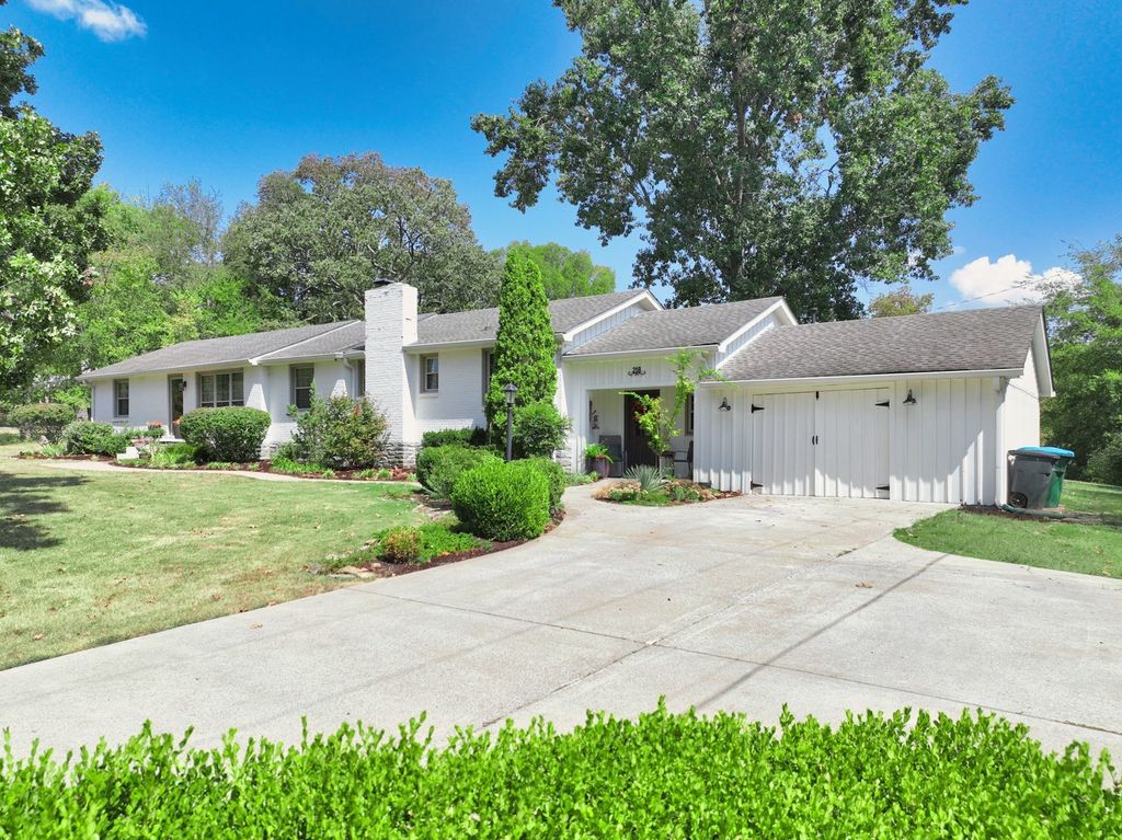 218 Harbor Dr, Hendersonville