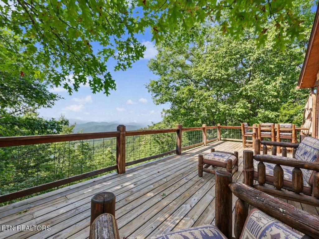 1001 Old Laurel Lane, Sevierville
