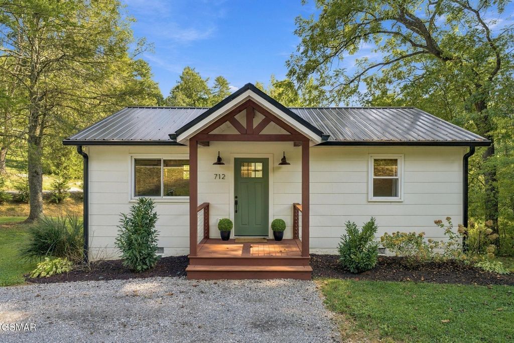 712 E Millers Cove Road, Walland