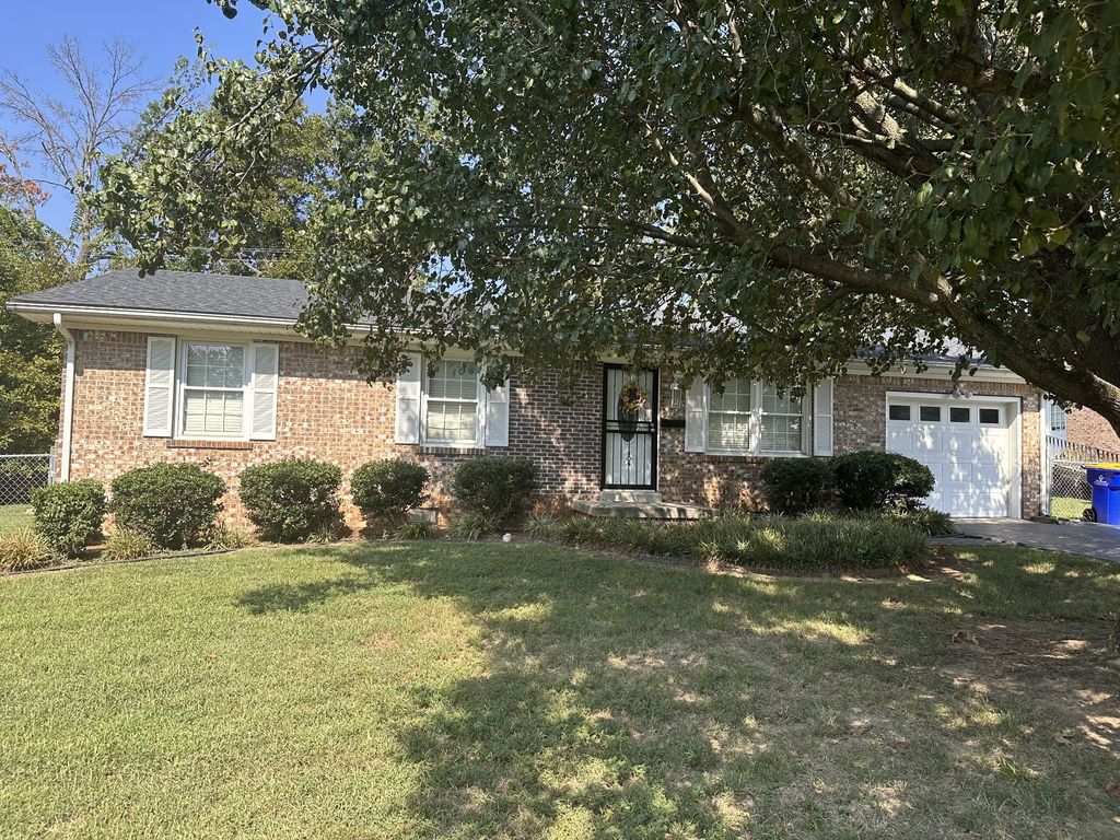 2111 Robin Rd, Bowling Green