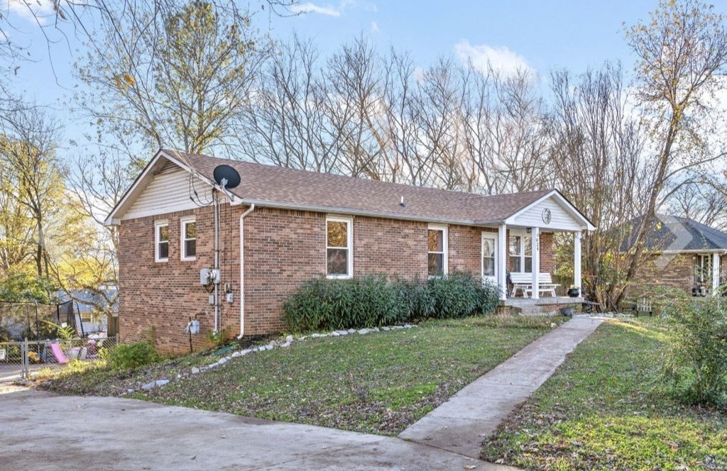 434 Bluff Dr, Clarksville