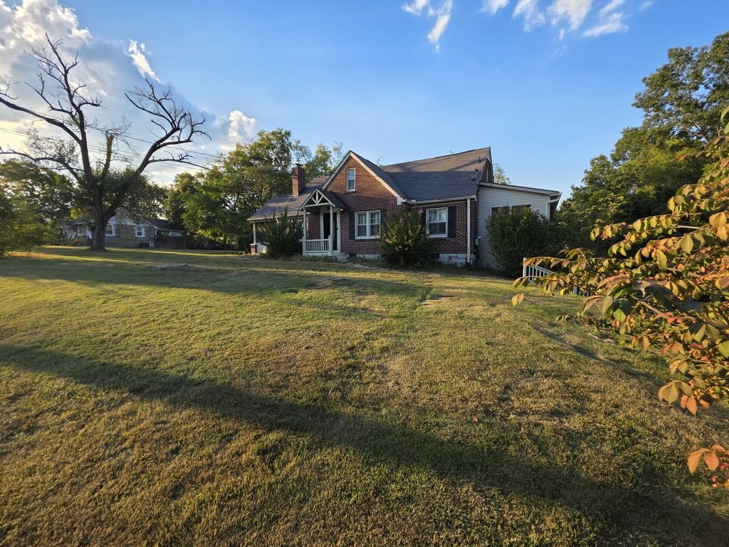 322 E Campbell Rd, Madison