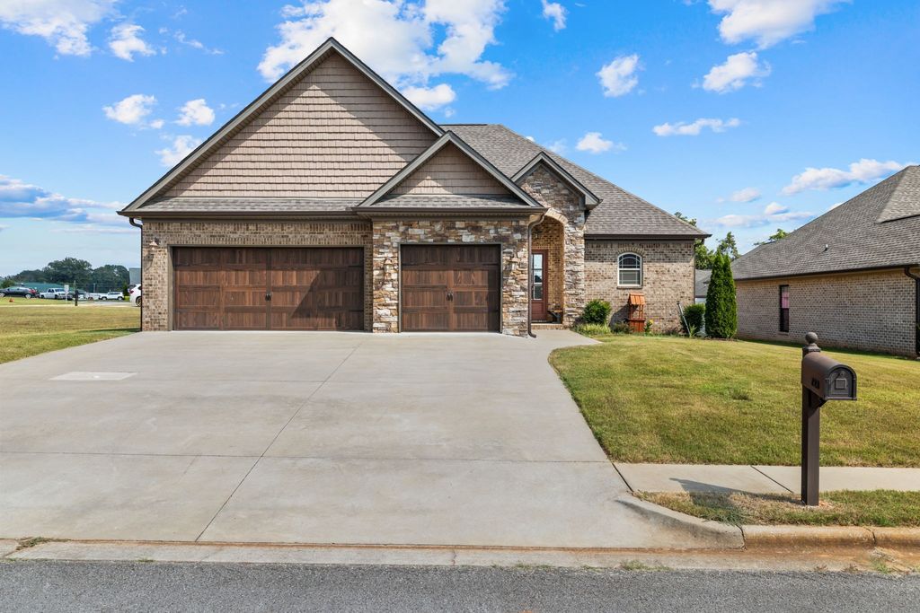 723 Karah Avery Ave, Rogersville