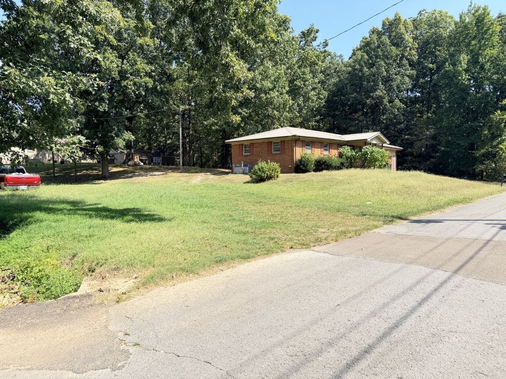 106 E James St, Collinwood