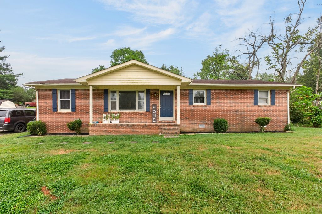 306 Circle Hill Dr, McMinnville