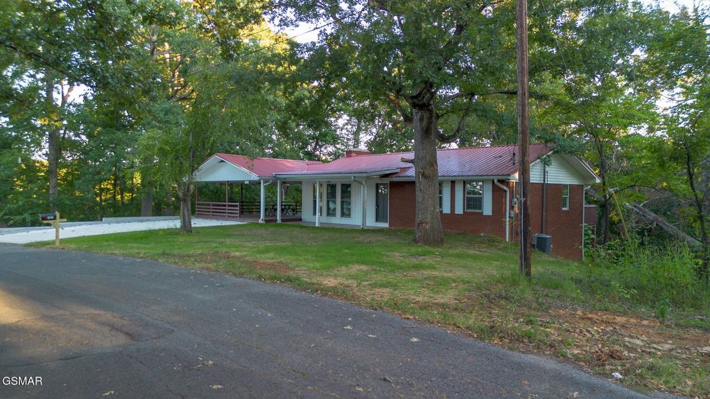 1072 Sunset Circle, Newport