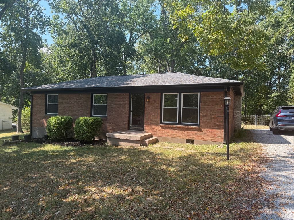 162 Cranwill Dr, Hendersonville