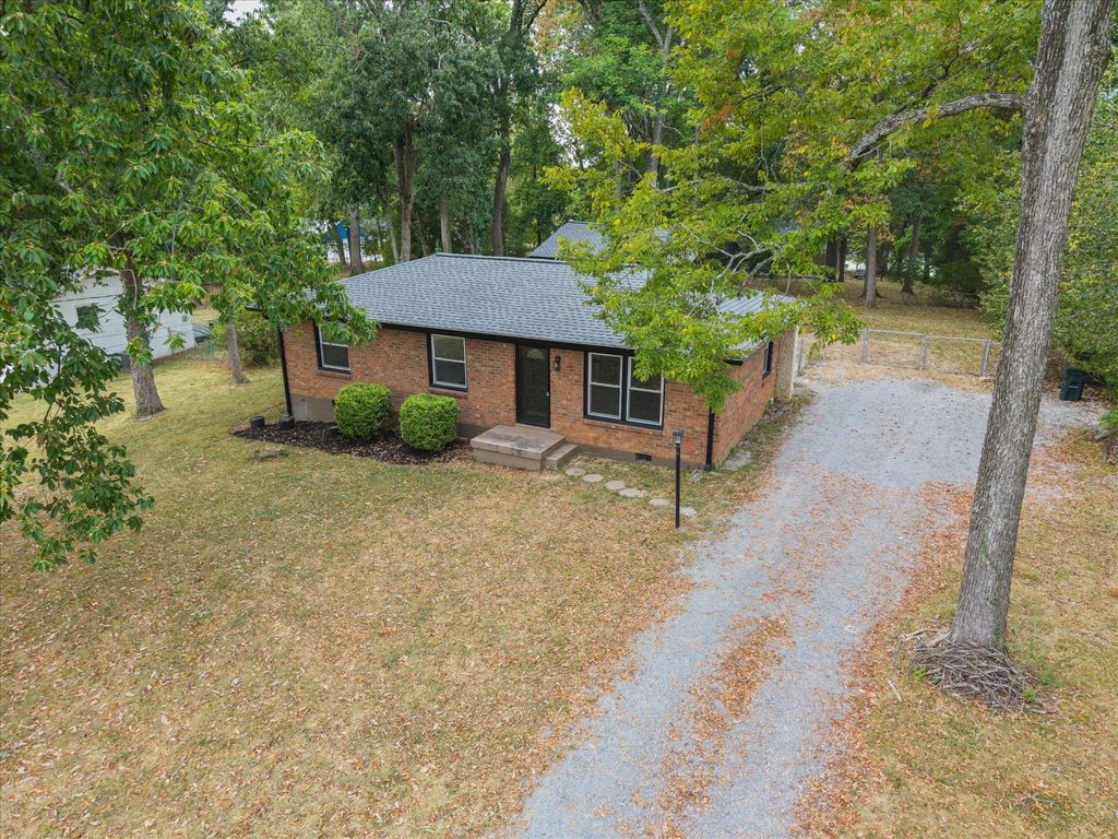 162 Cranwill Dr, Hendersonville