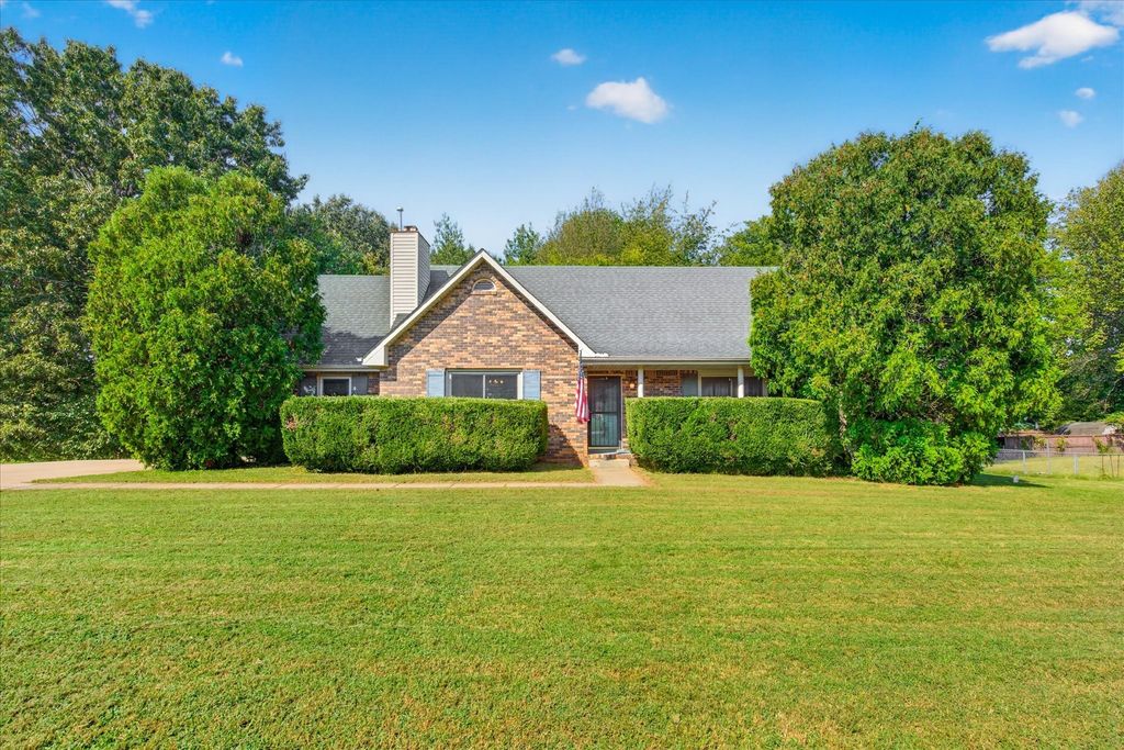 2220 Jan Dr, Clarksville