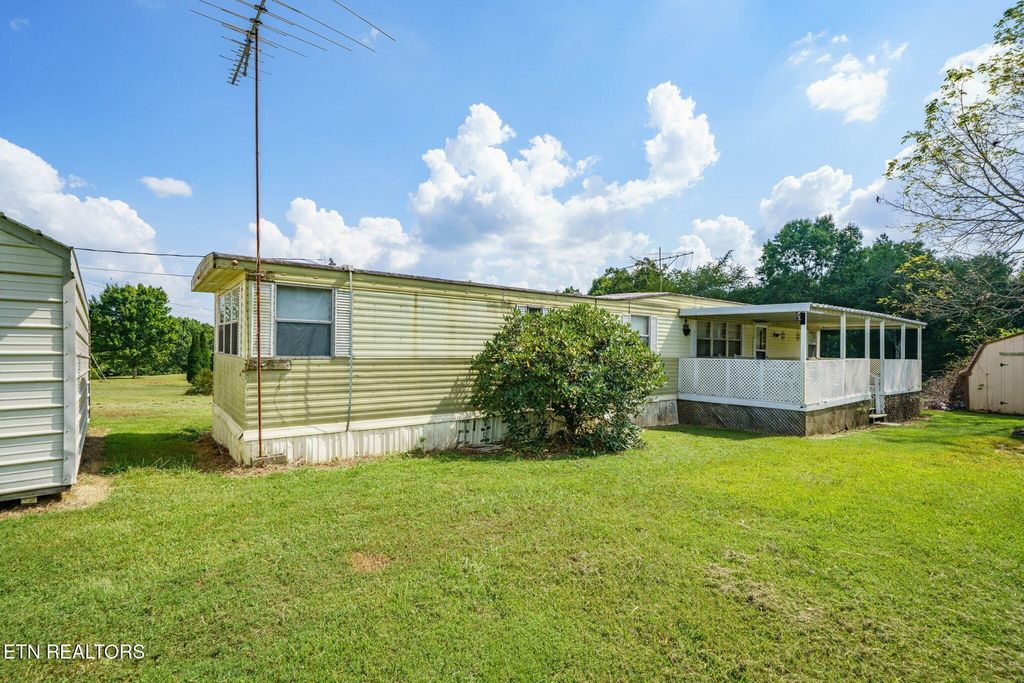 1055 Rector Rd, Crossville