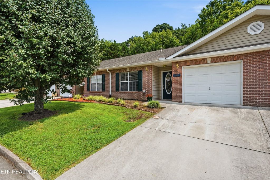 4055 Darwin Way, Knoxville