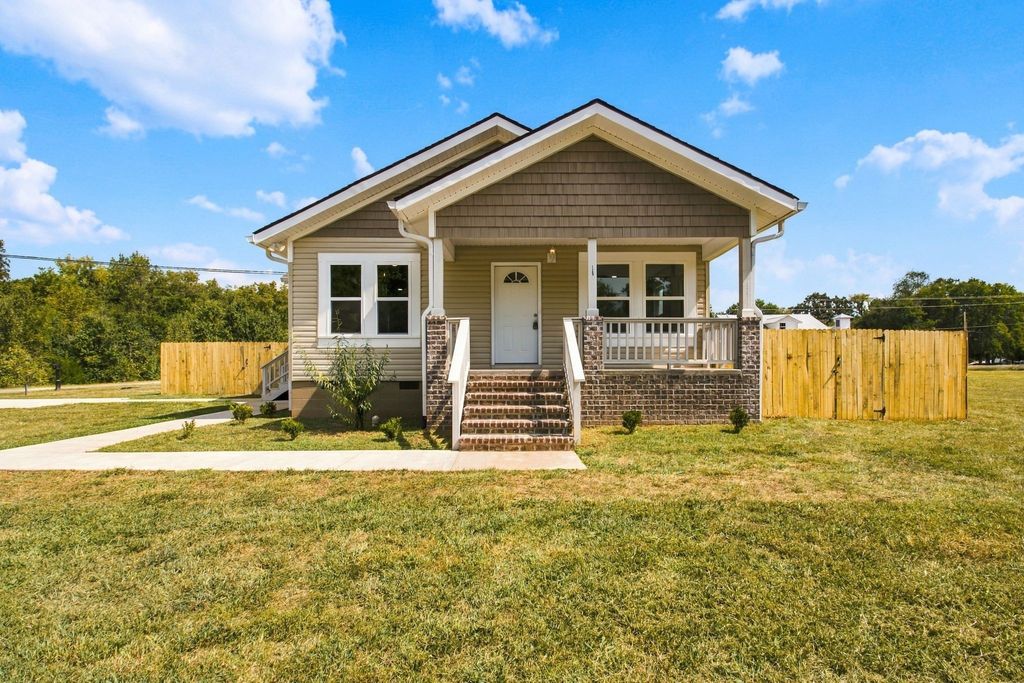 125 Front St N, Cowan