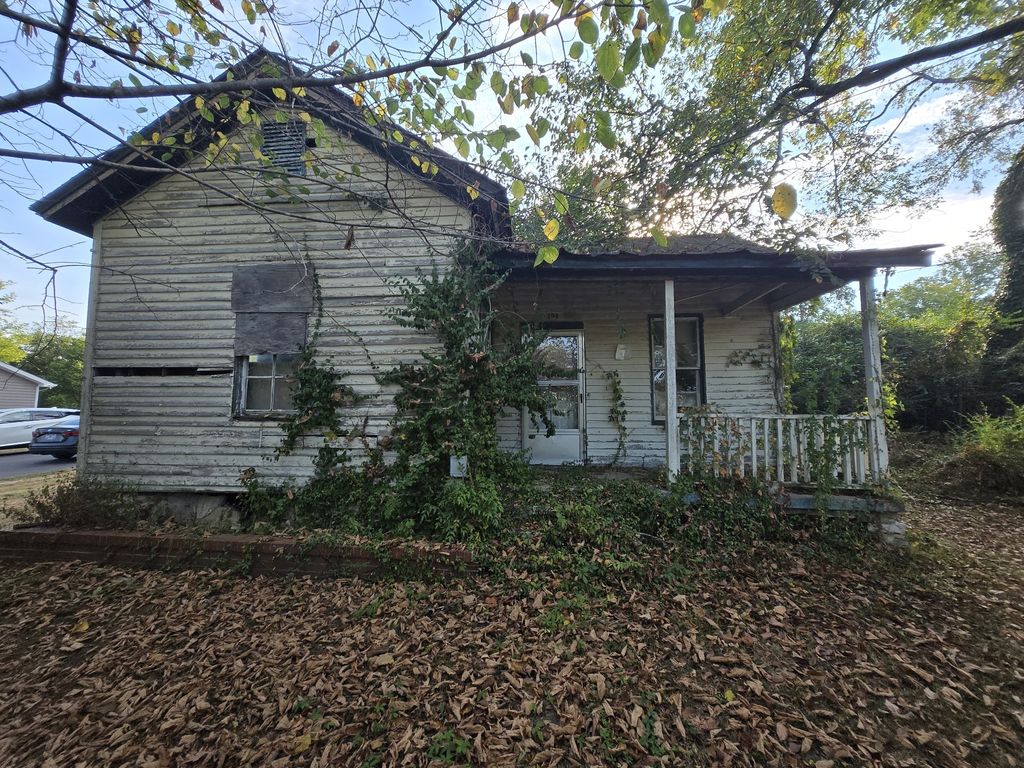 704 N Water St, Columbia