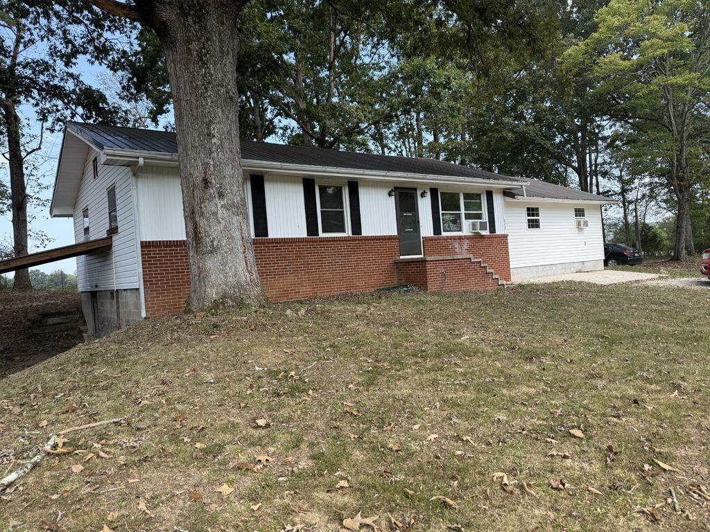 210 Snow Ln, Harriman