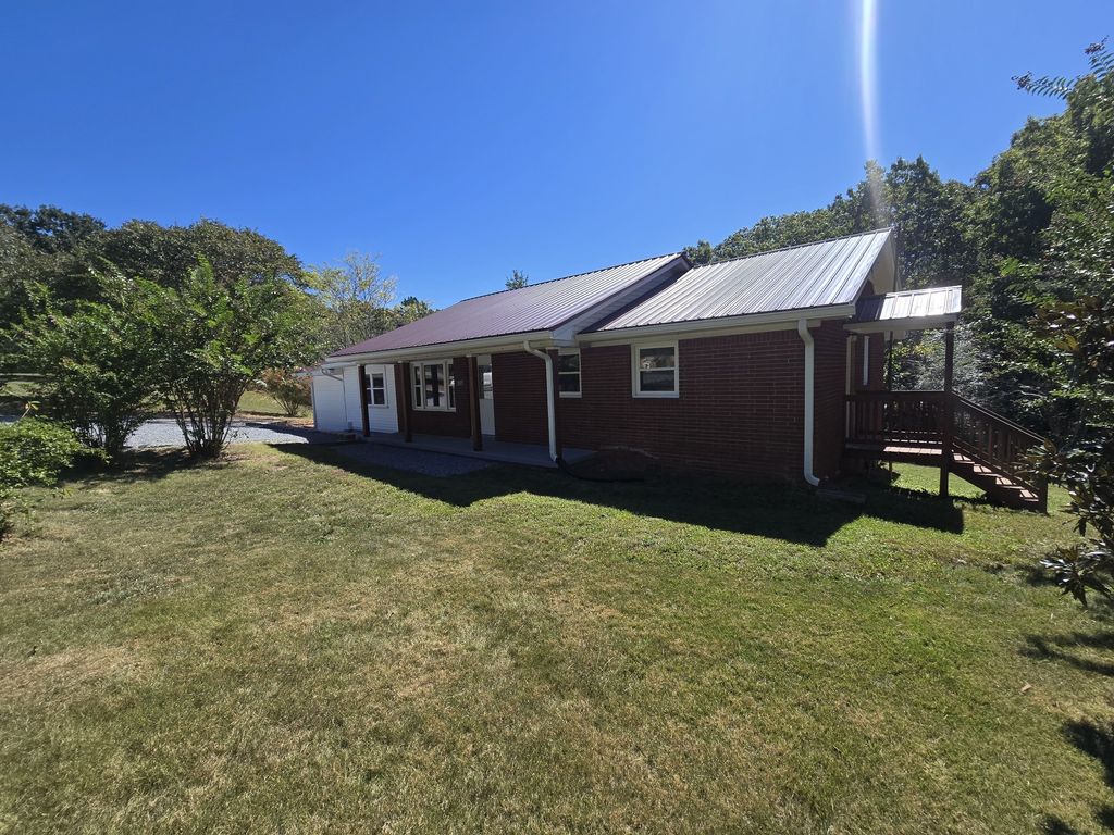 237 Brazzle Rd, Waverly