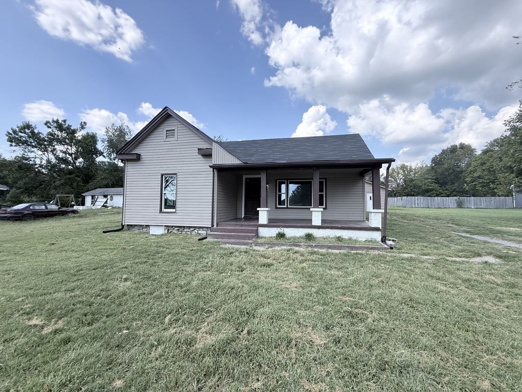 2545 W Mount Vernon Rd, Bethpage