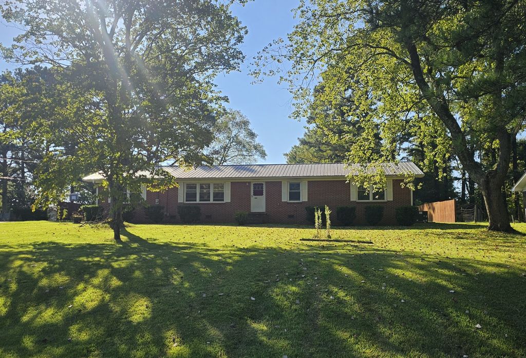 222 Orchard Ln, Winchester