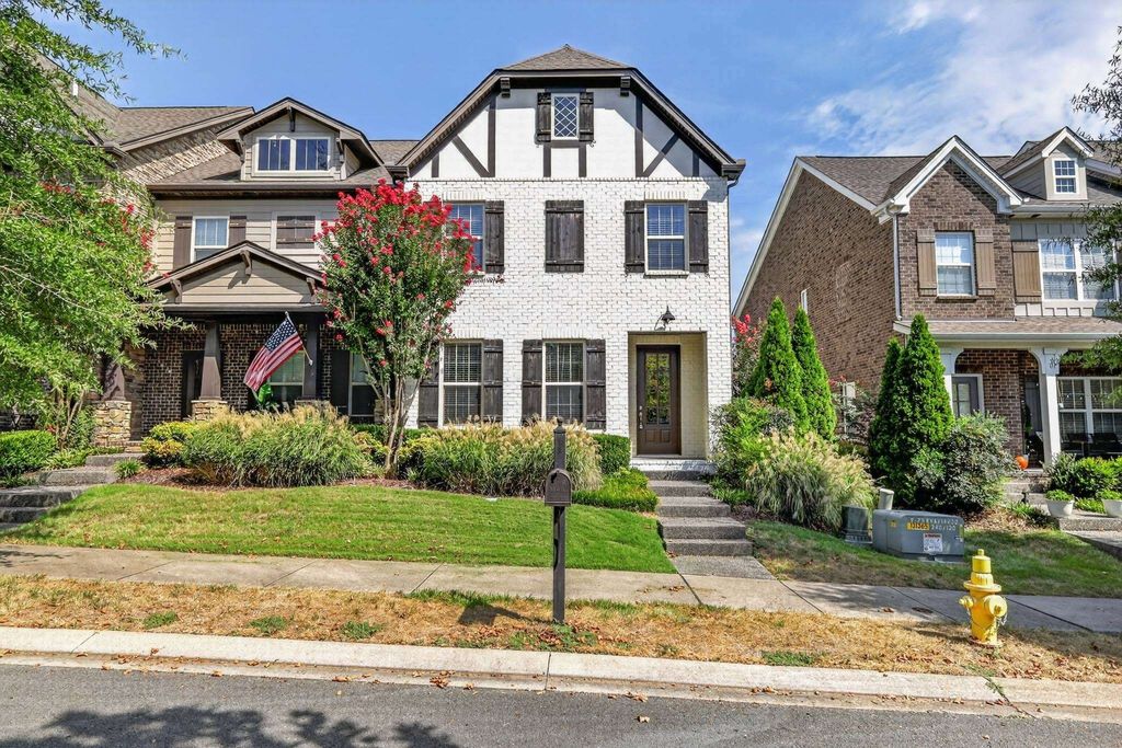 957 Innsbrooke Ave, Hendersonville