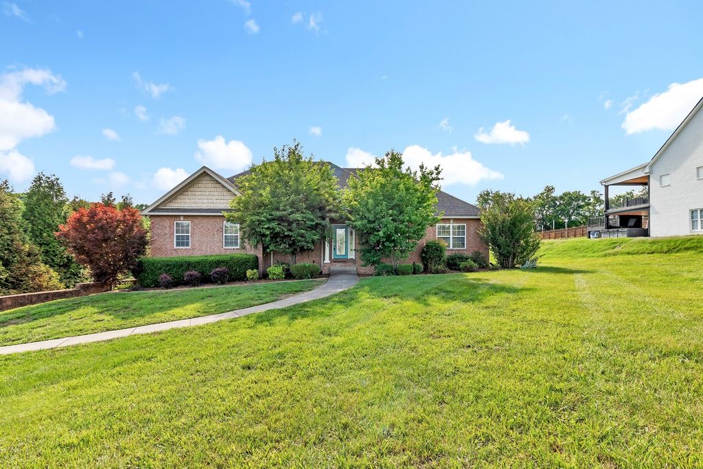 392 Holt Rd, Lebanon
