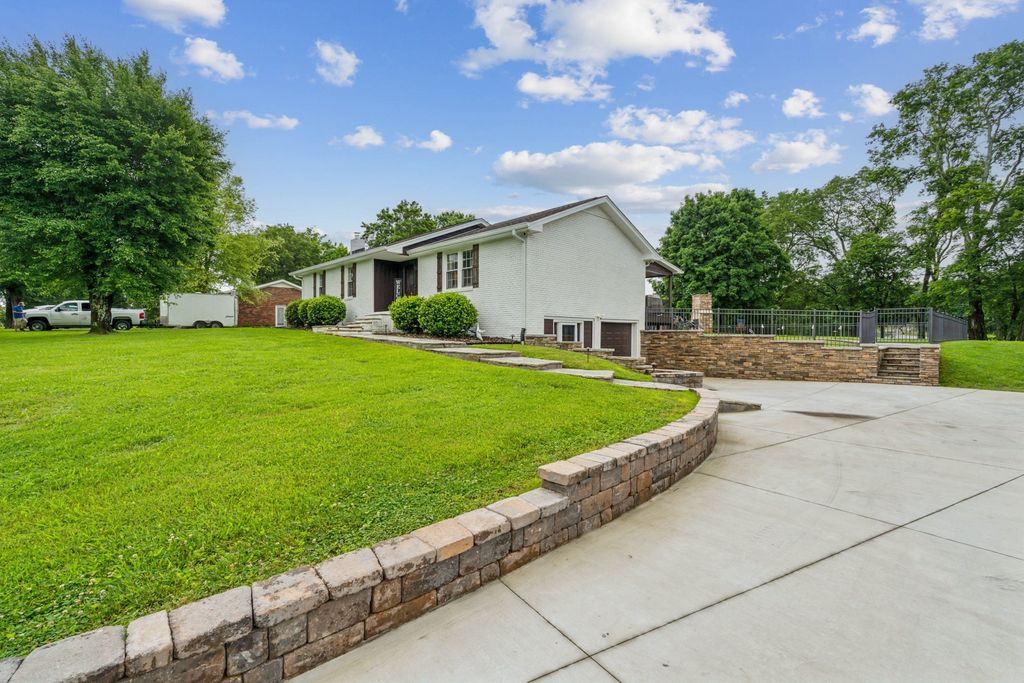 1006 Indian Trl, Castalian Springs