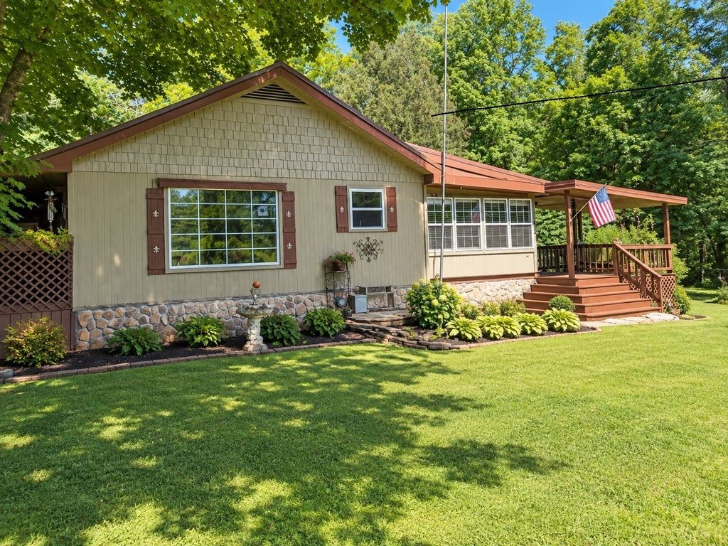 806 Case Rd, Prospect
