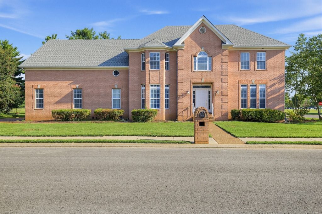 2326 Amber Glen Dr, Murfreesboro