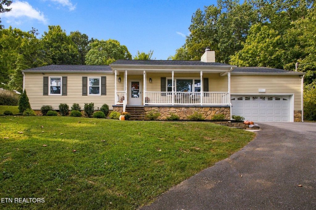 6130 Grove Drive, Knoxville