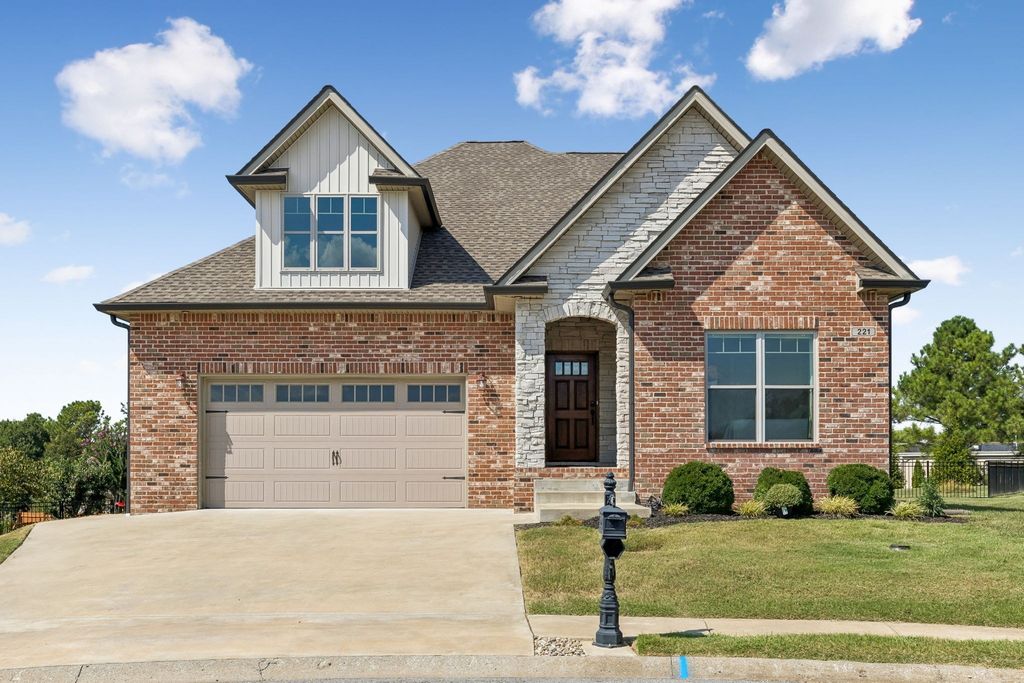 221 Dorchester Cir, Clarksville