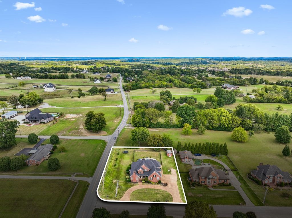2401 W Clay Dr, Lebanon