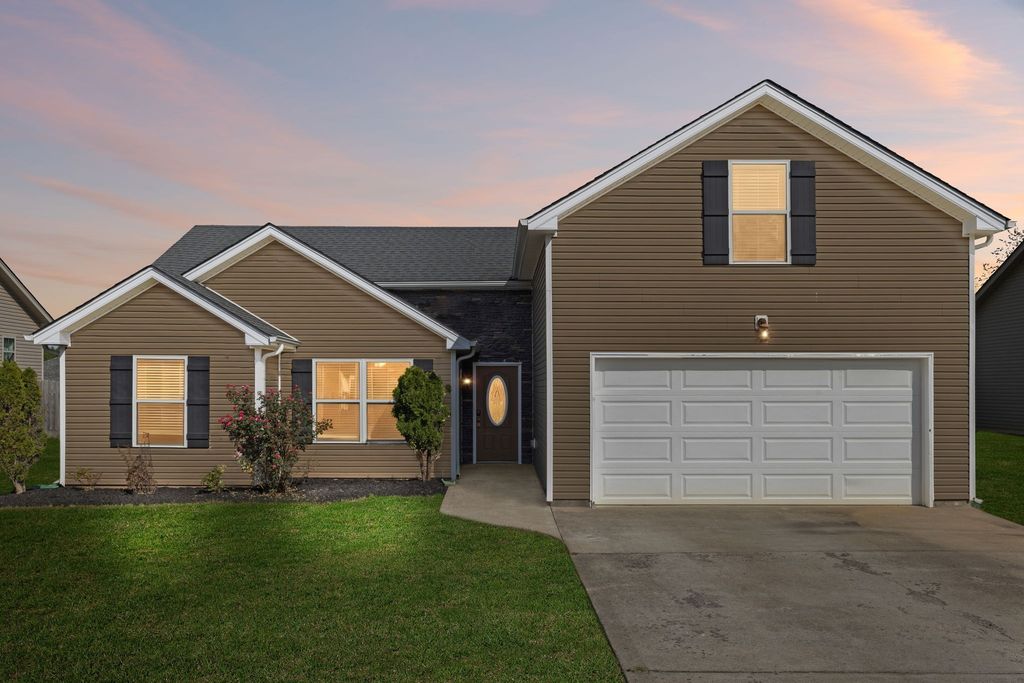 1115 Freedom Dr, Clarksville