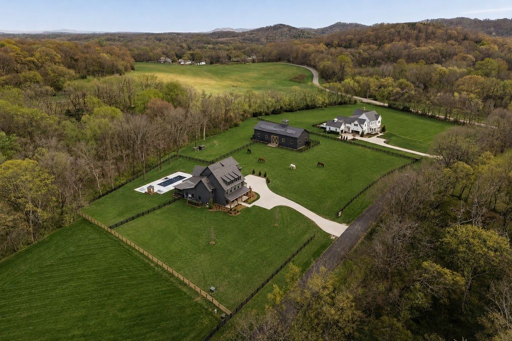6904 Farm Path Ln, College Grove