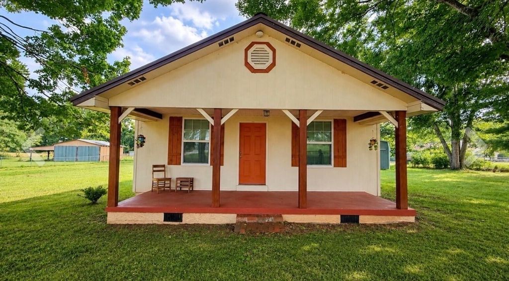 188 Brown Rd Se, Cleveland