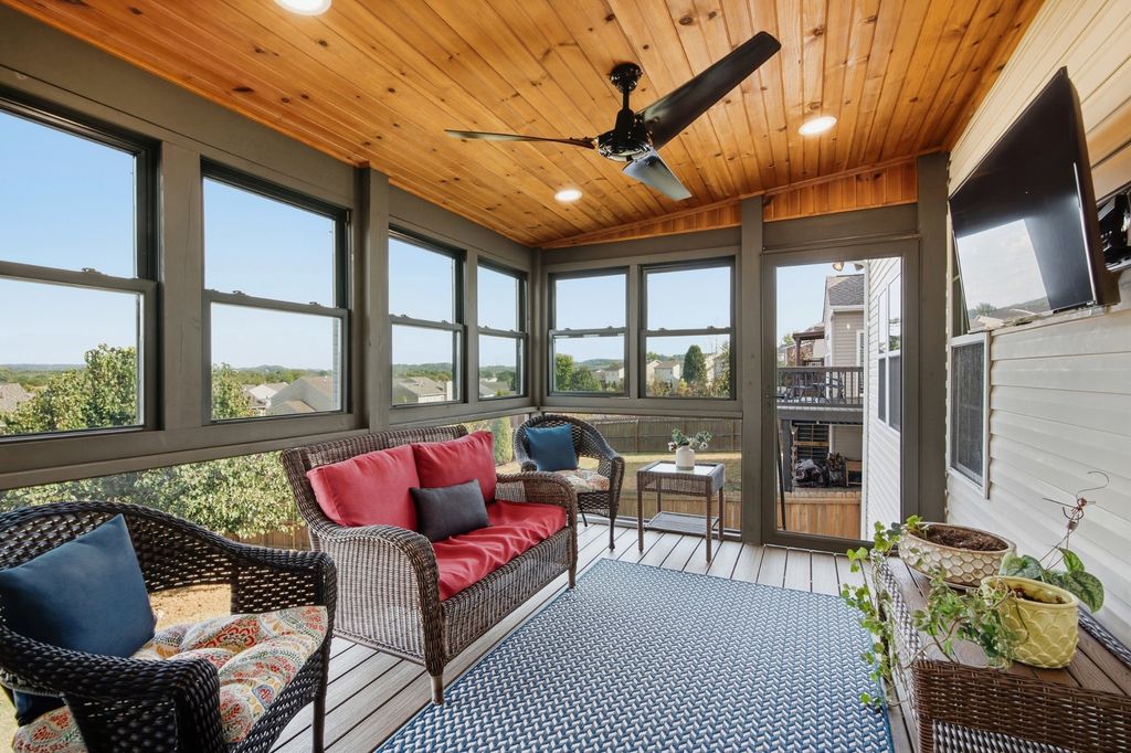 553 Wolfeboro Ln, Nashville