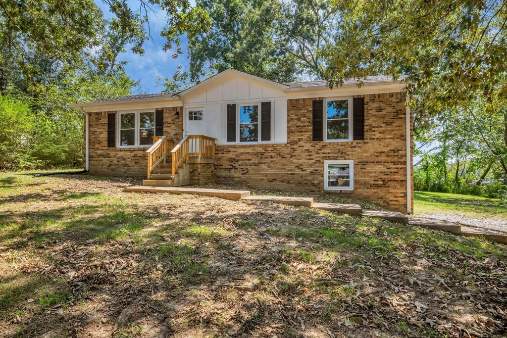 105 Ravenwood Cir, Dickson