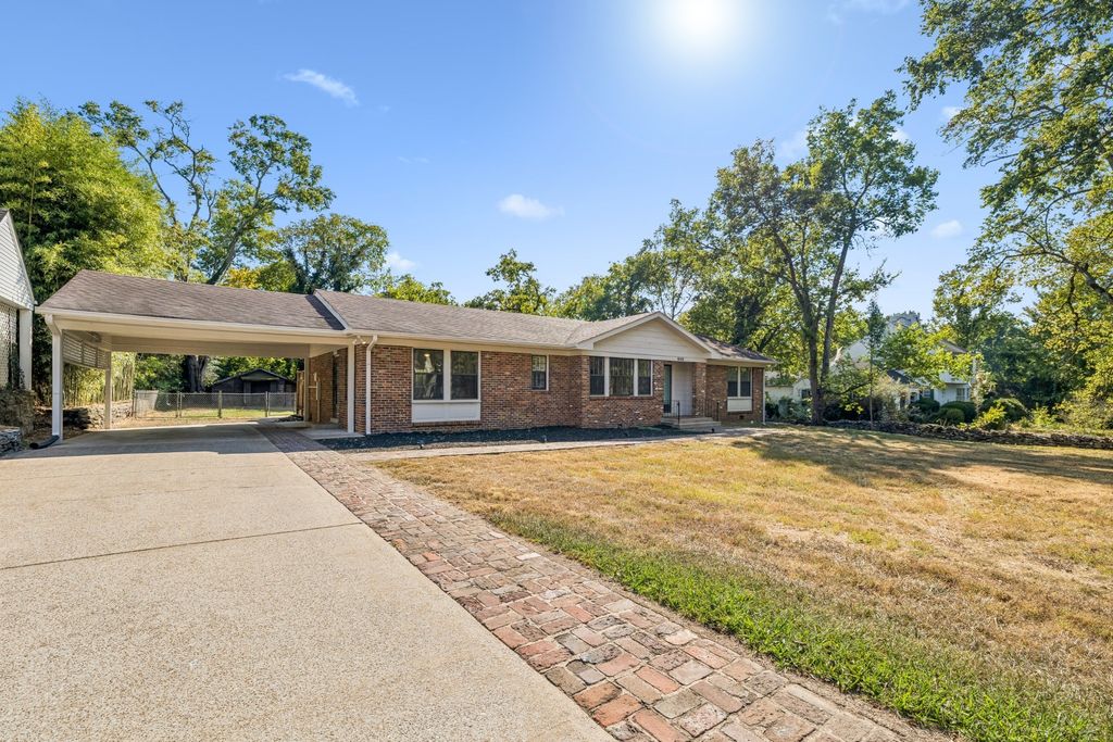 909 Hillcrest Ave, Columbia
